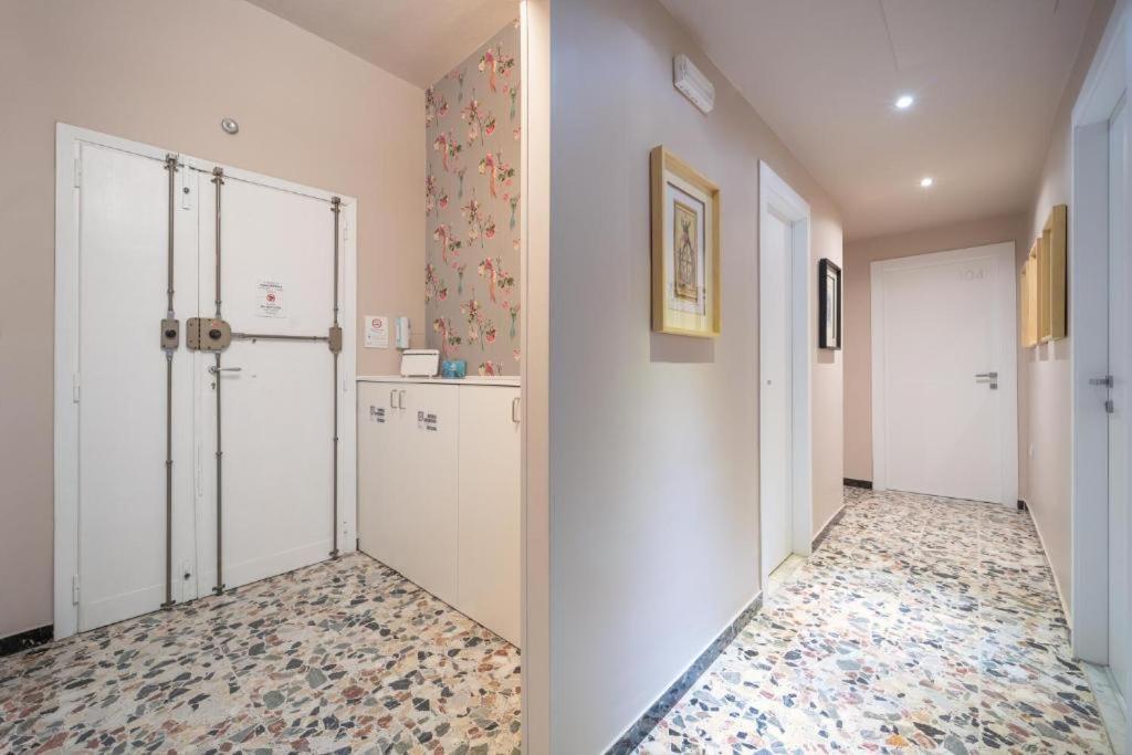 Boutique Rooms Carbonazzi 17 Κάλιαρι Εξωτερικό φωτογραφία